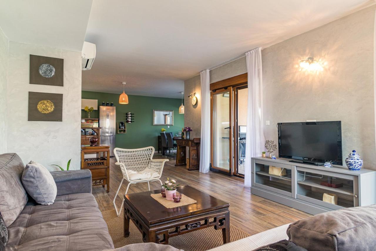 Lovely Istrian Apartment With A Private Swimming Pool And A Charming Garden Banjole Exteriör bild