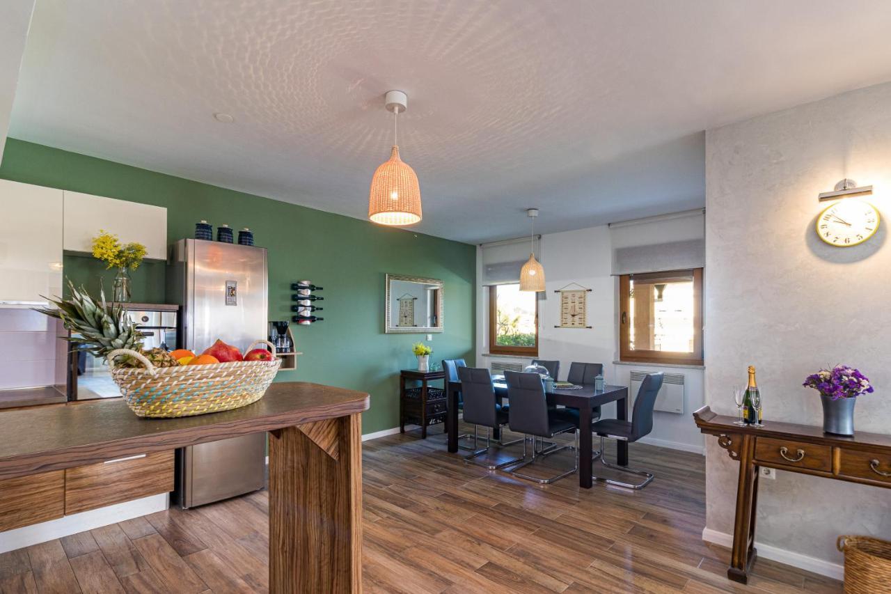 Lovely Istrian Apartment With A Private Swimming Pool And A Charming Garden Banjole Exteriör bild