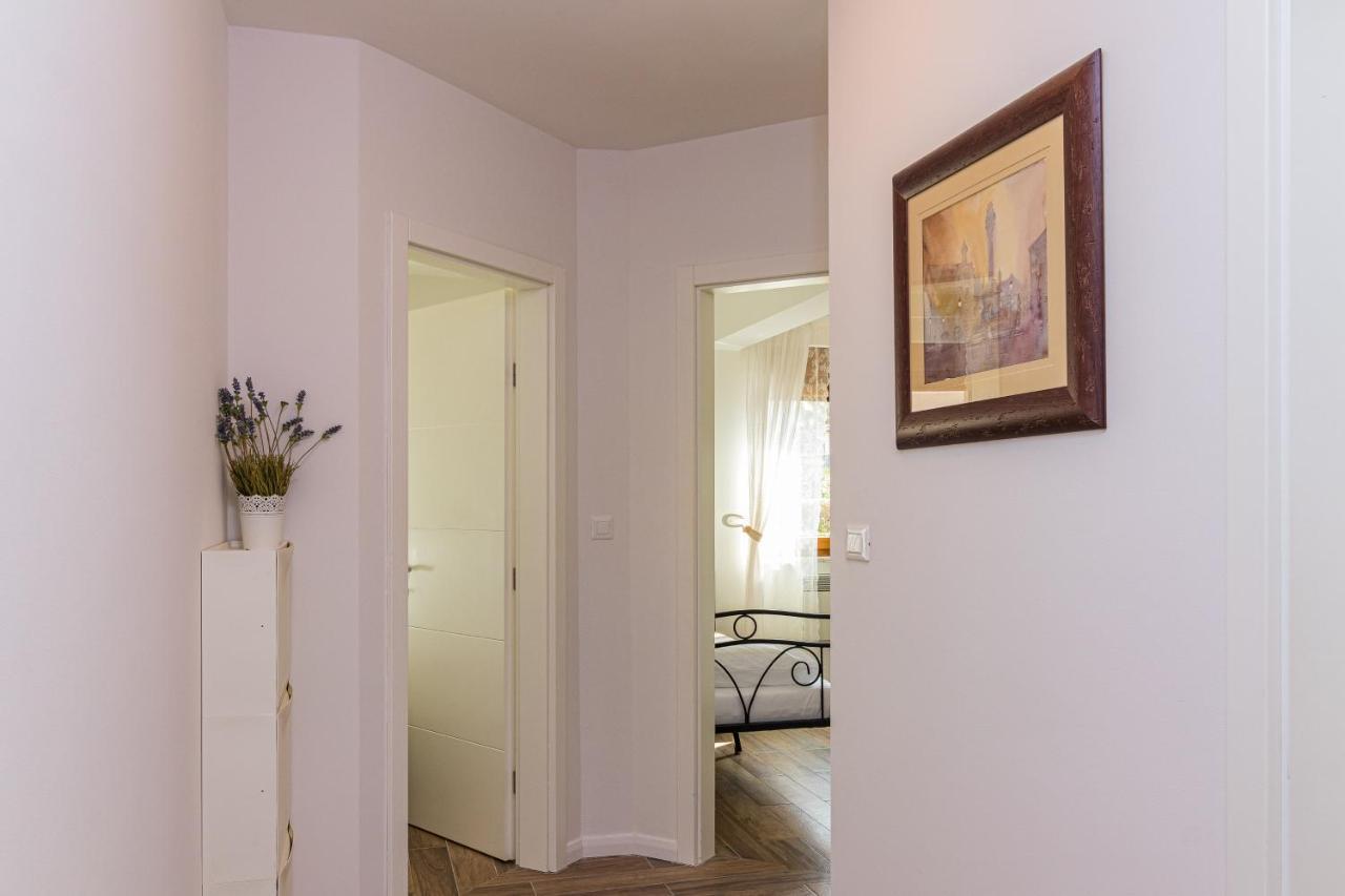 Lovely Istrian Apartment With A Private Swimming Pool And A Charming Garden Banjole Exteriör bild