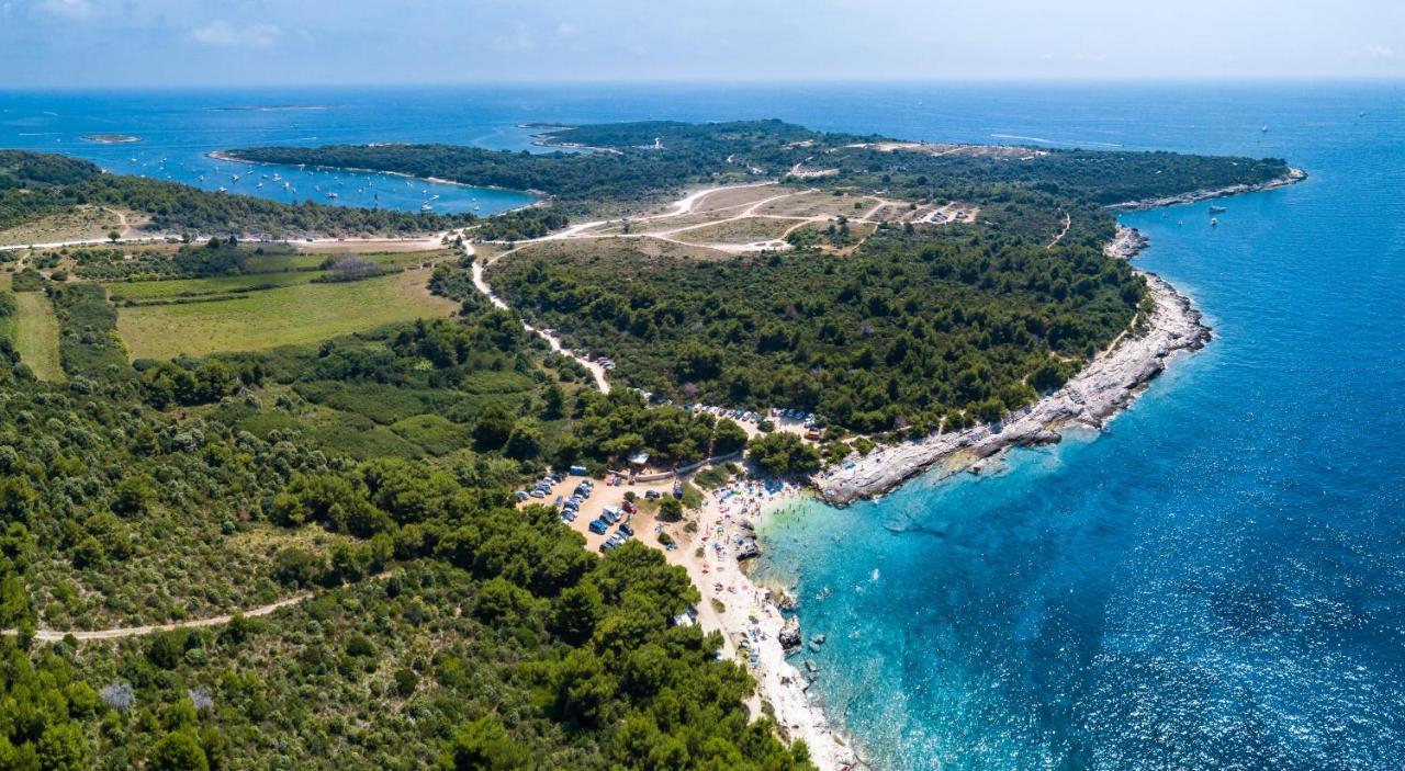 Lovely Istrian Apartment With A Private Swimming Pool And A Charming Garden Banjole Exteriör bild