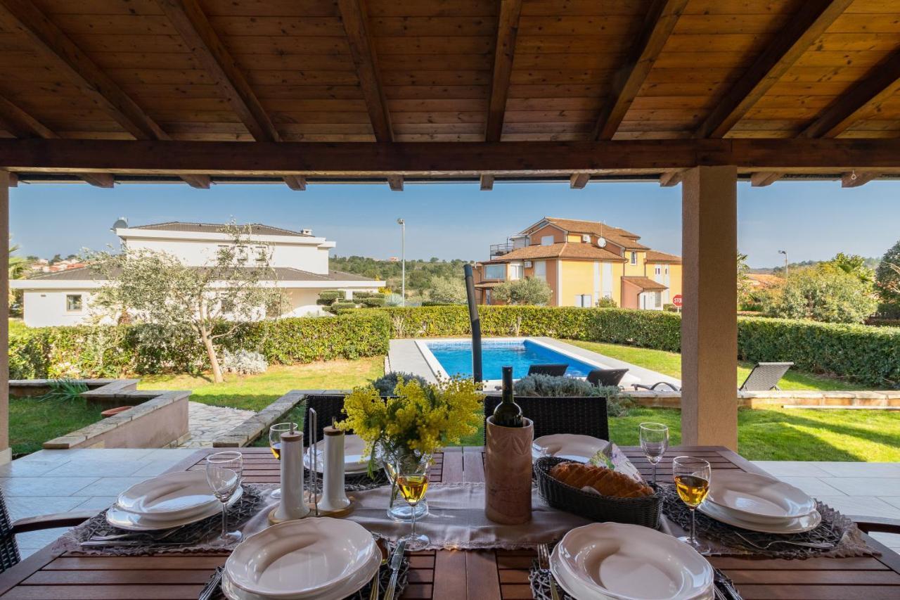 Lovely Istrian Apartment With A Private Swimming Pool And A Charming Garden Banjole Exteriör bild