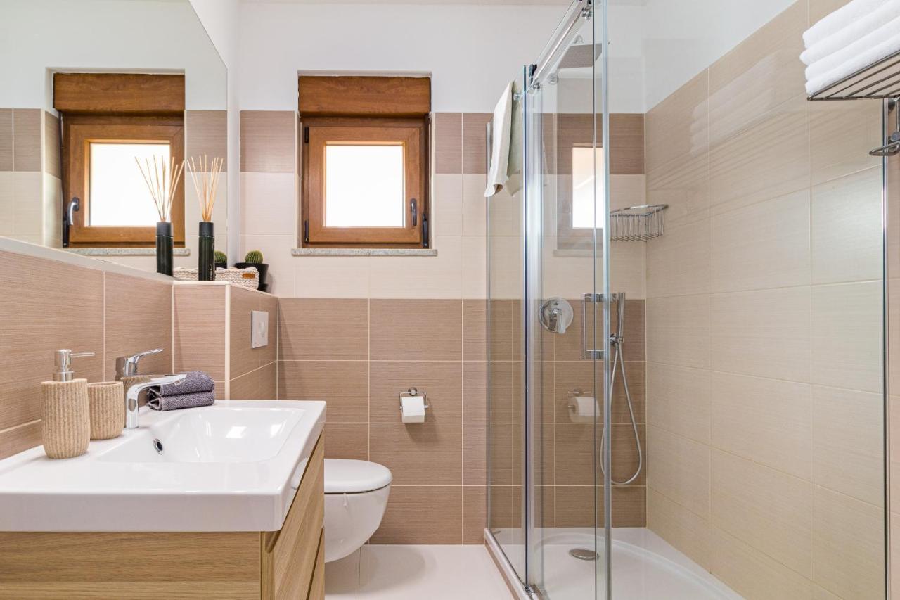 Lovely Istrian Apartment With A Private Swimming Pool And A Charming Garden Banjole Exteriör bild